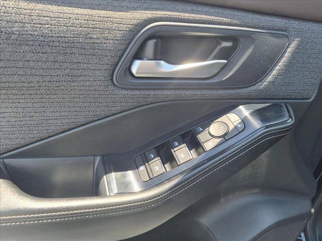 Certified 2023 Nissan Rogue SV FWD image 7