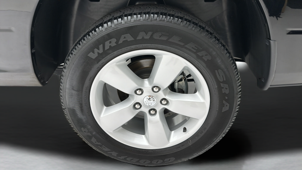 Used 2021 RAM 1500 Express AWD/4WD image 10