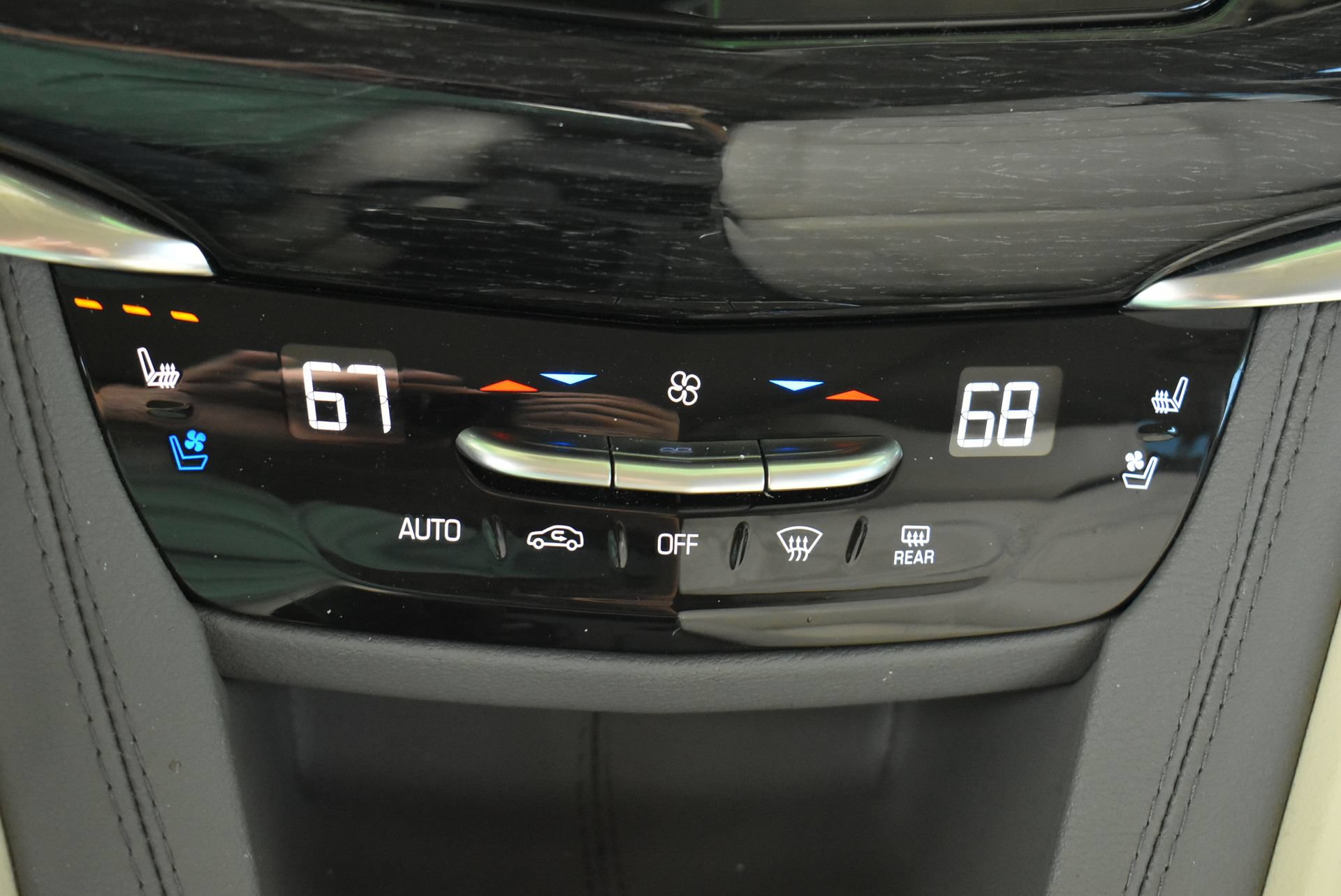 Used 2023 Cadillac XT6 Premium Luxury w/ Technology Package AWD/4WD image 31