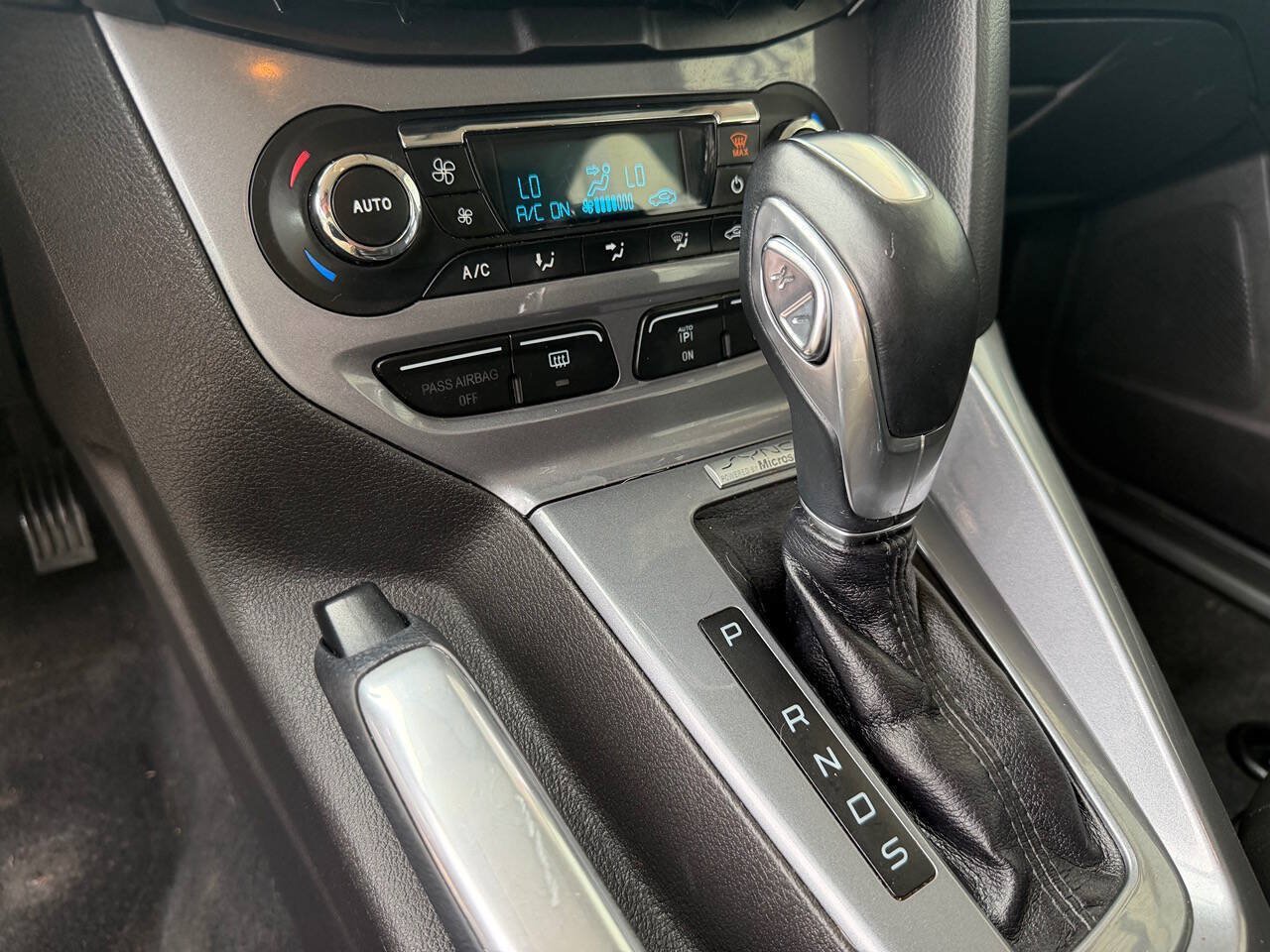 Used 2013 Ford Focus Titanium FWD image 21