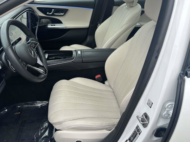 Used 2024 Mercedes-Benz E 350 4MATIC Sedan image 2