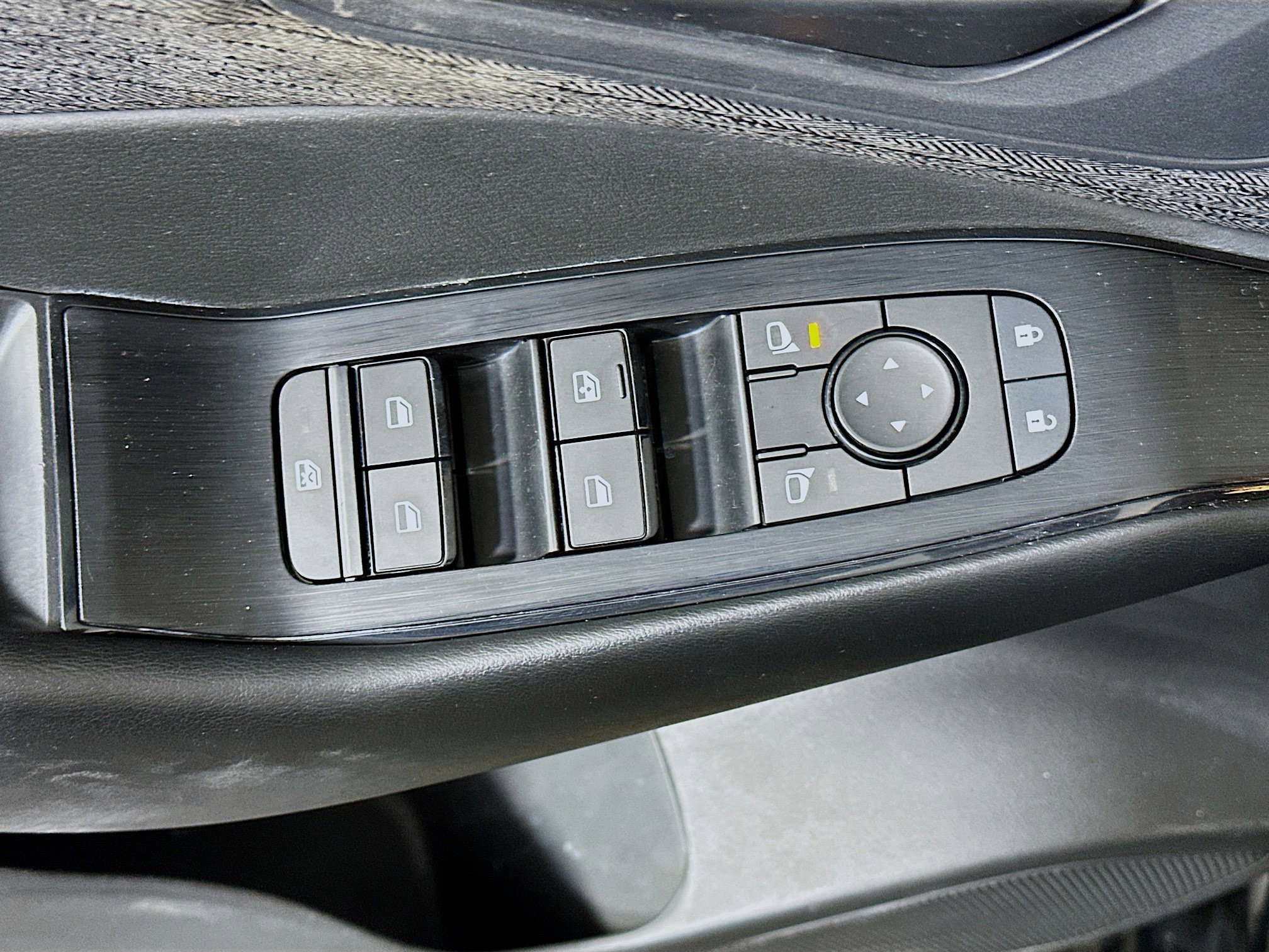 Used 2023 Nissan Rogue S image 15