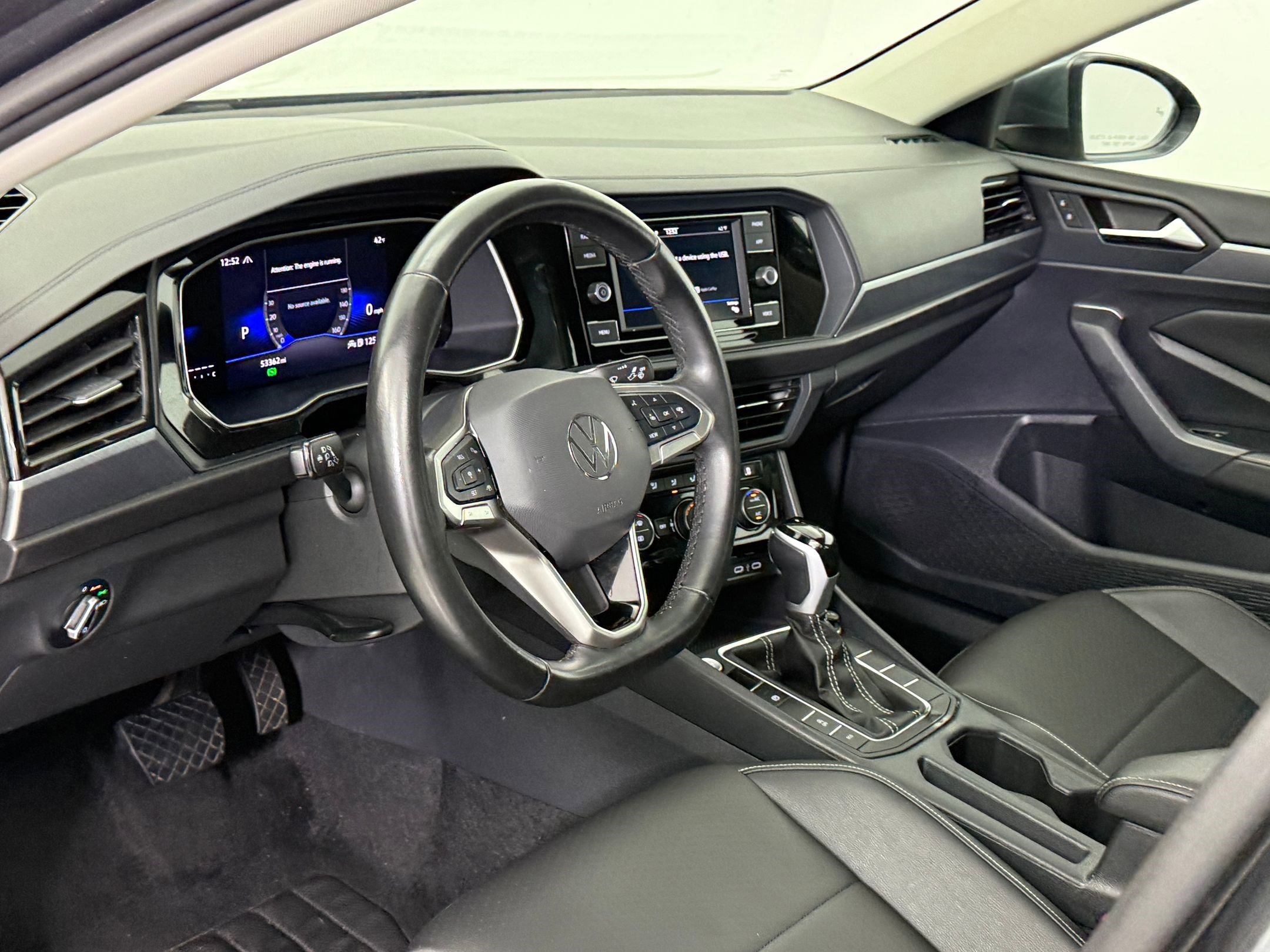 Used 2024 Volkswagen Jetta SE image 4