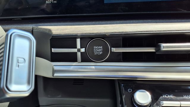 Used 2025 Hyundai Santa Fe Calligraphy w/ Tow & Go Package image 35