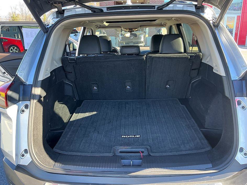 Used 2021 Nissan Rogue SV w/ Premium Package image 26