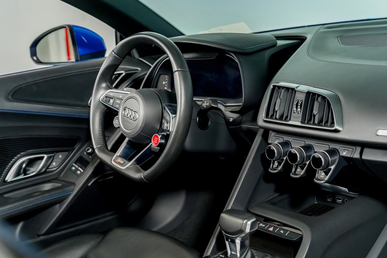 Used 2021 Audi R8 V10 w/ Premium Package RWD image 40