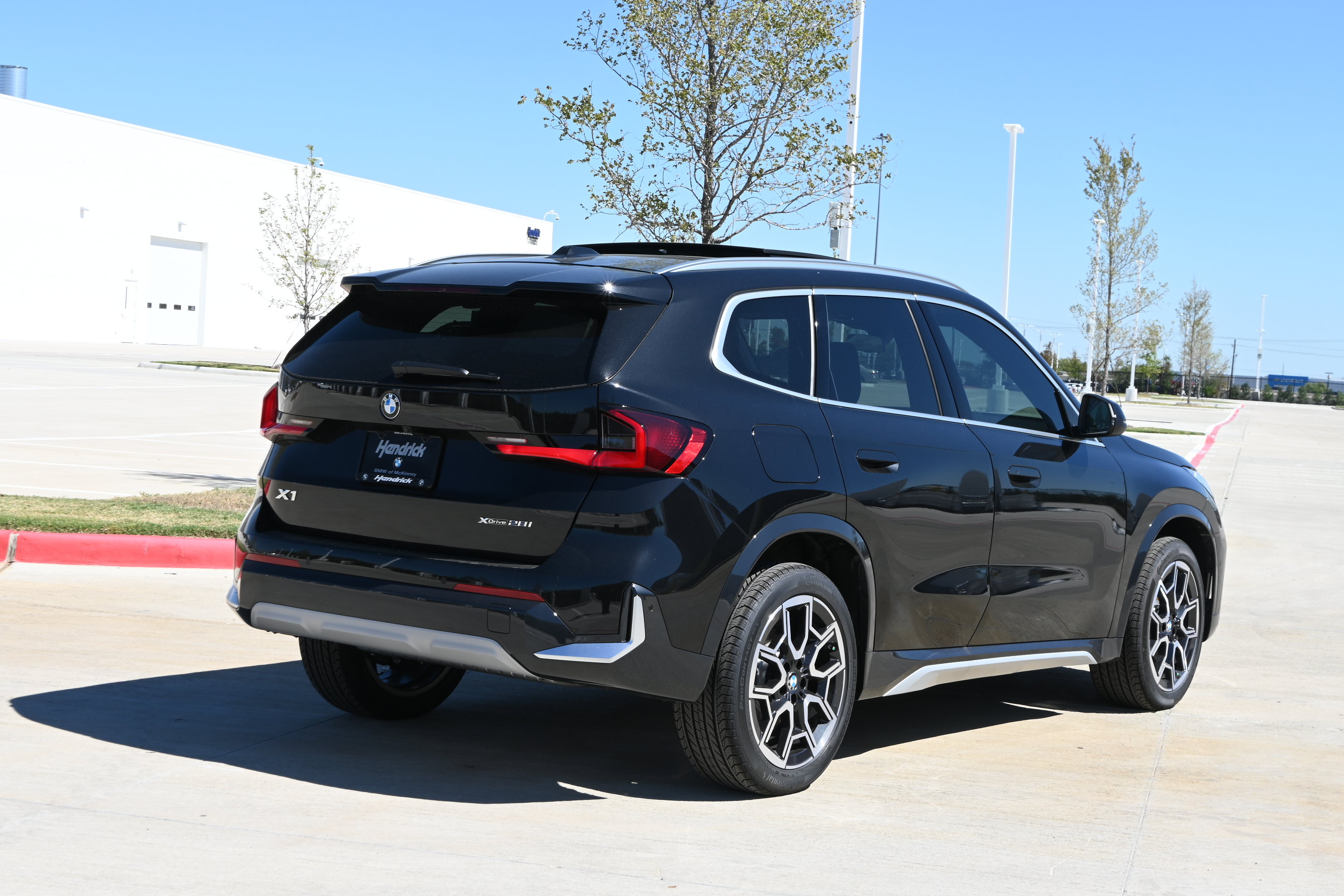 New 2027 BMW X1 xDrive28i AWD/4WD image 8