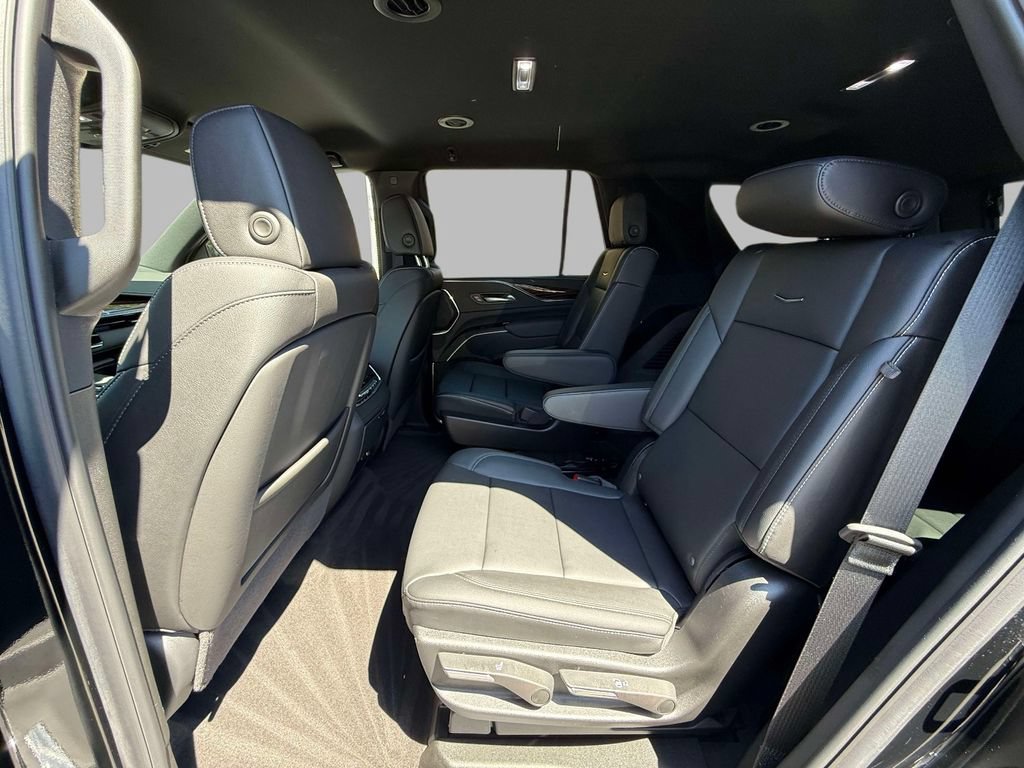 Used 2024 Cadillac Escalade Luxury AWD/4WD image 20