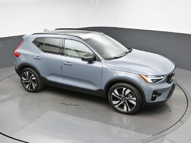 Used 2023 Volvo XC40 B5 Plus w/ Protection Package Premier AWD/4WD image 43