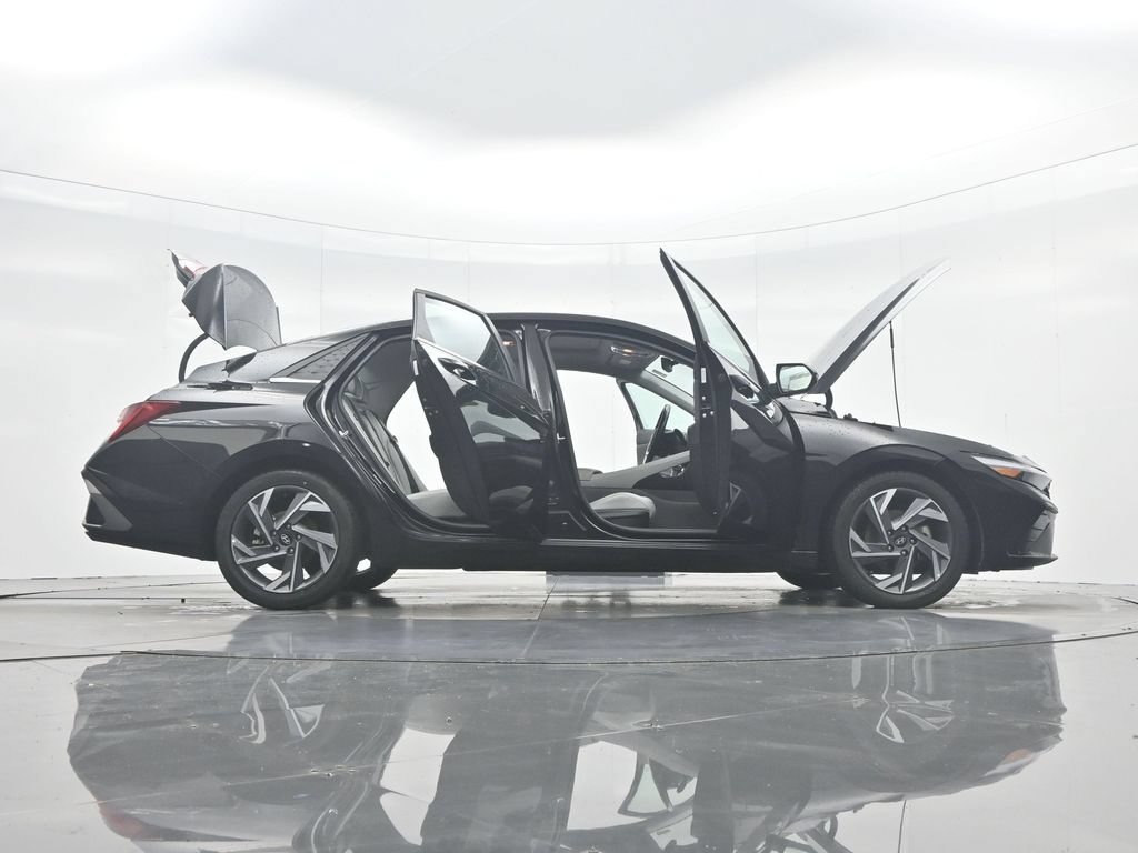 Used 2025 Hyundai Elantra Limited FWD image 50