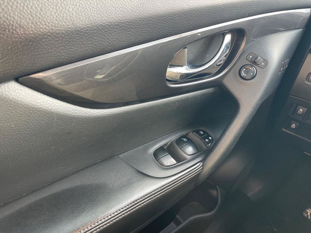 Used 2020 Nissan Rogue SV w/ Premium Package FWD image 19