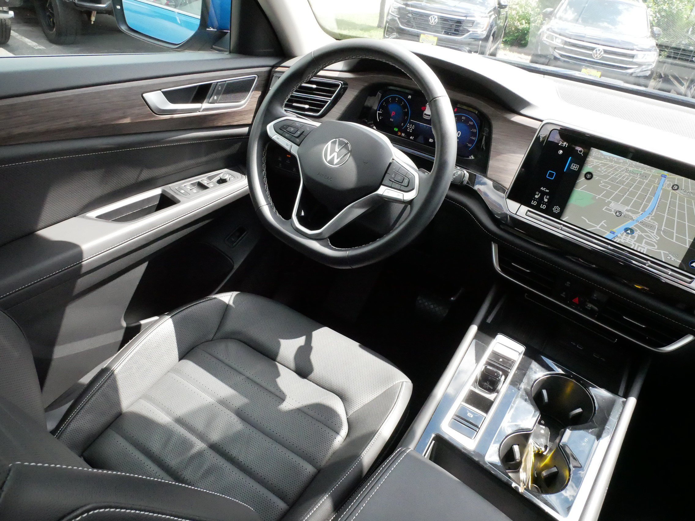Certified 2025 Volkswagen Atlas SEL AWD/4WD image 9
