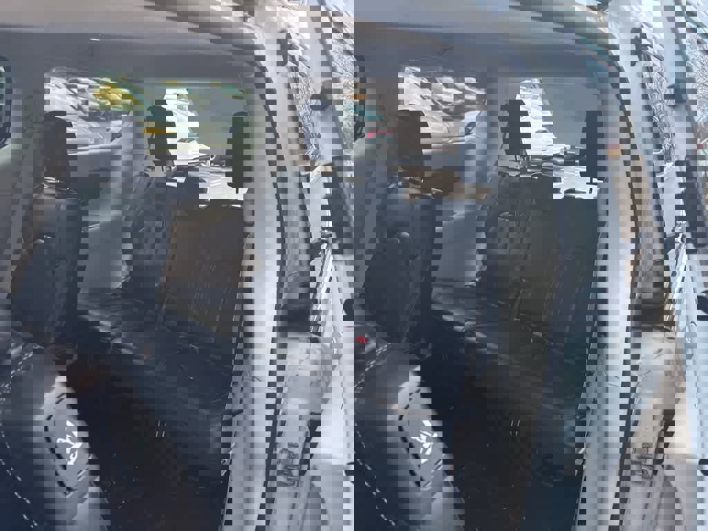 Used 2021 Chrysler Voyager Lxi image 33