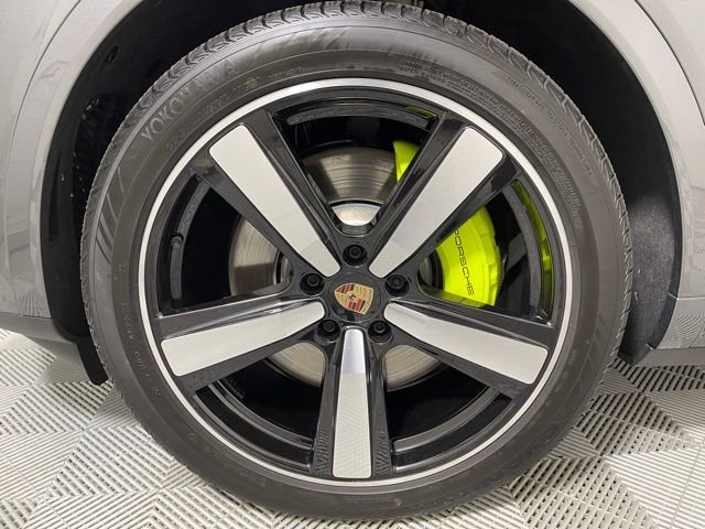 Used 2025 Porsche Cayenne E-Hybrid Coupe image 16