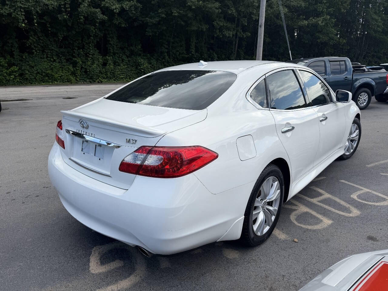 Used 2011 INFINITI M37 w/ Deluxe Touring Pkg RWD image 5