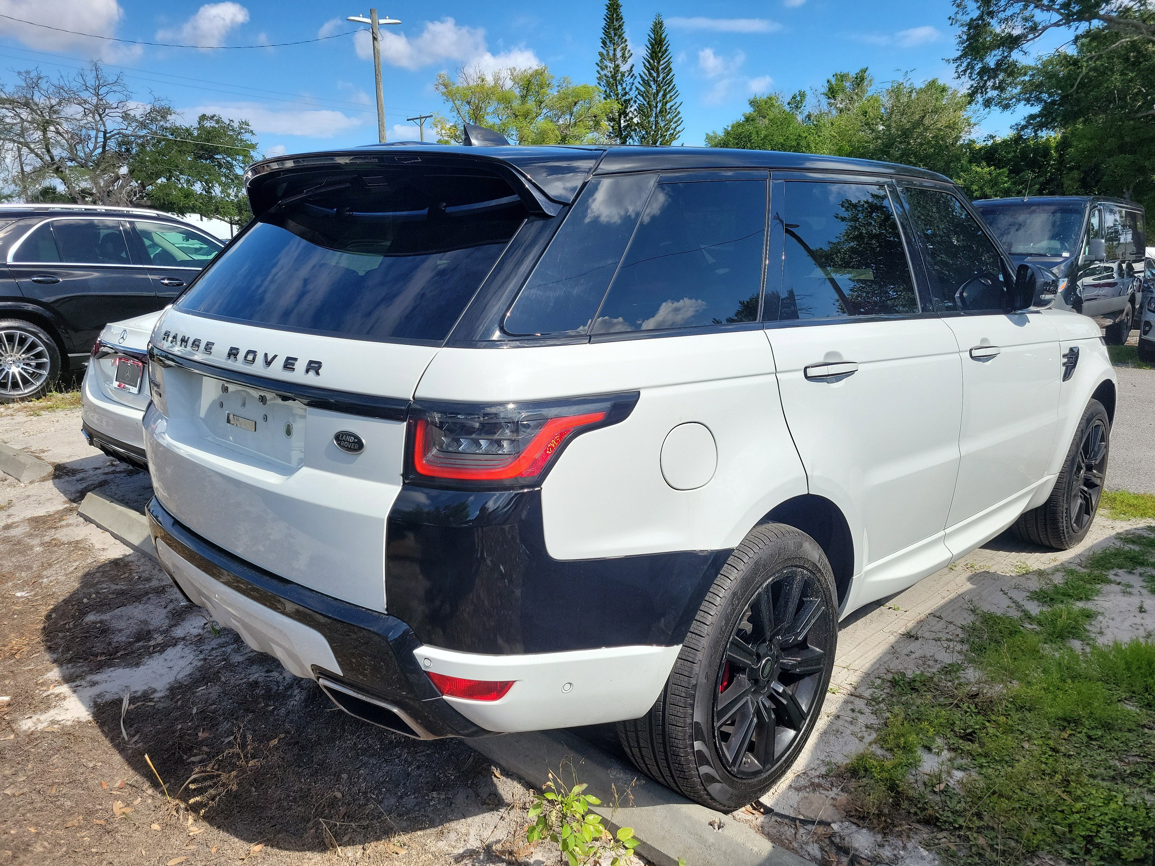 Used 2021 Land Rover Range Rover Sport HST AWD/4WD image 3