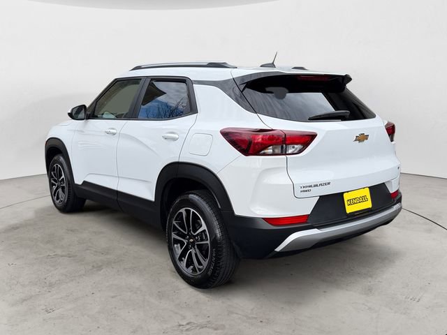 Used 2025 Chevrolet TrailBlazer LT AWD/4WD image 3