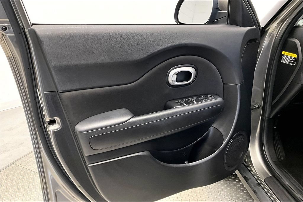 Used 2017 Kia Soul + FWD image 18