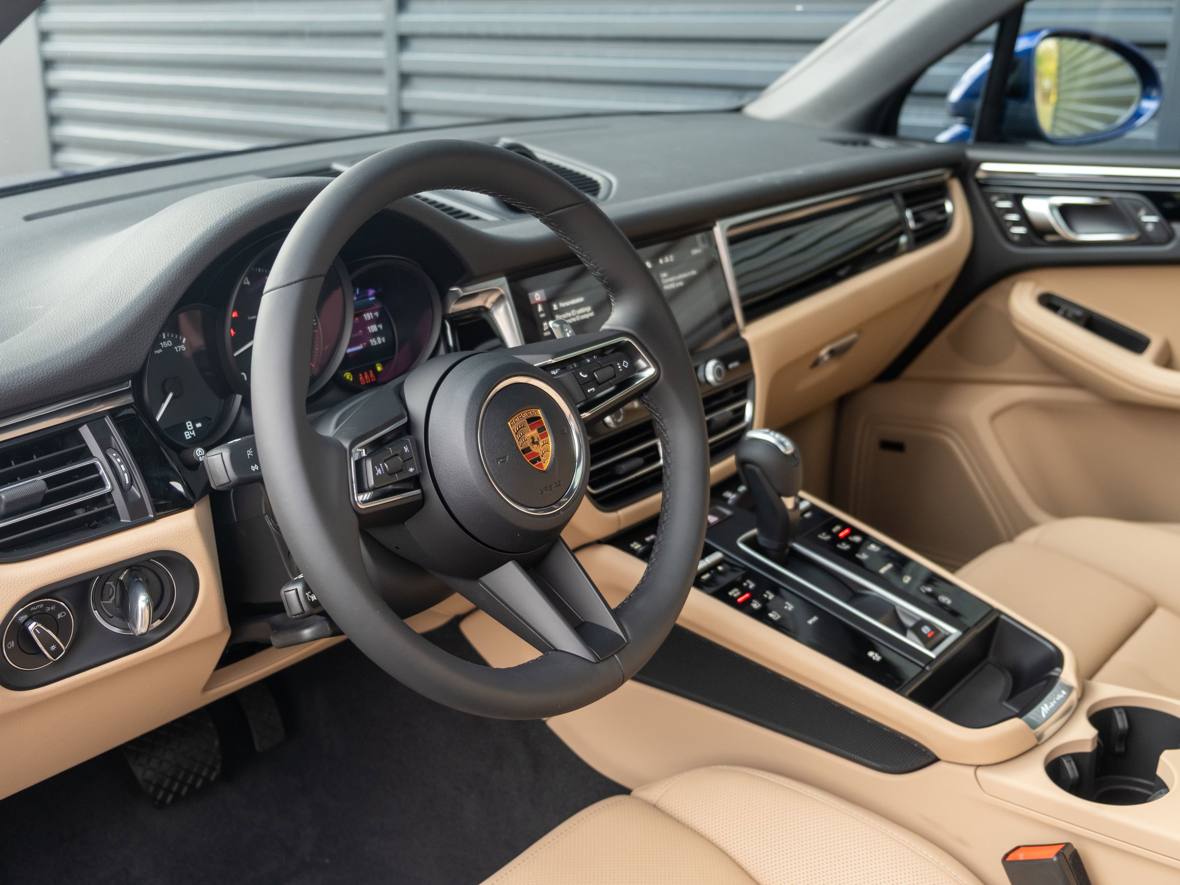 Certified 2026 Porsche Macan AWD/4WD image 4