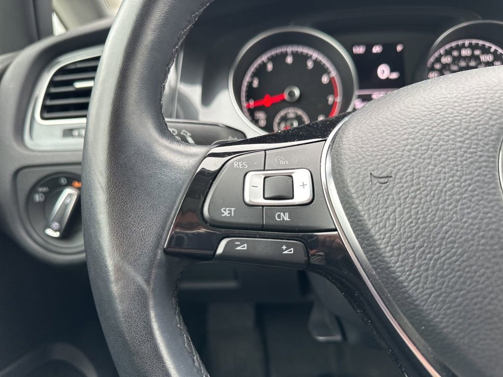 Used 2018 Volkswagen Golf SE image 21