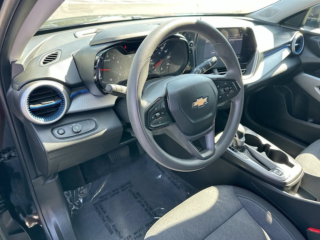 Used 2024 Chevrolet Trax LS w/ LS Convenience Package FWD image 9