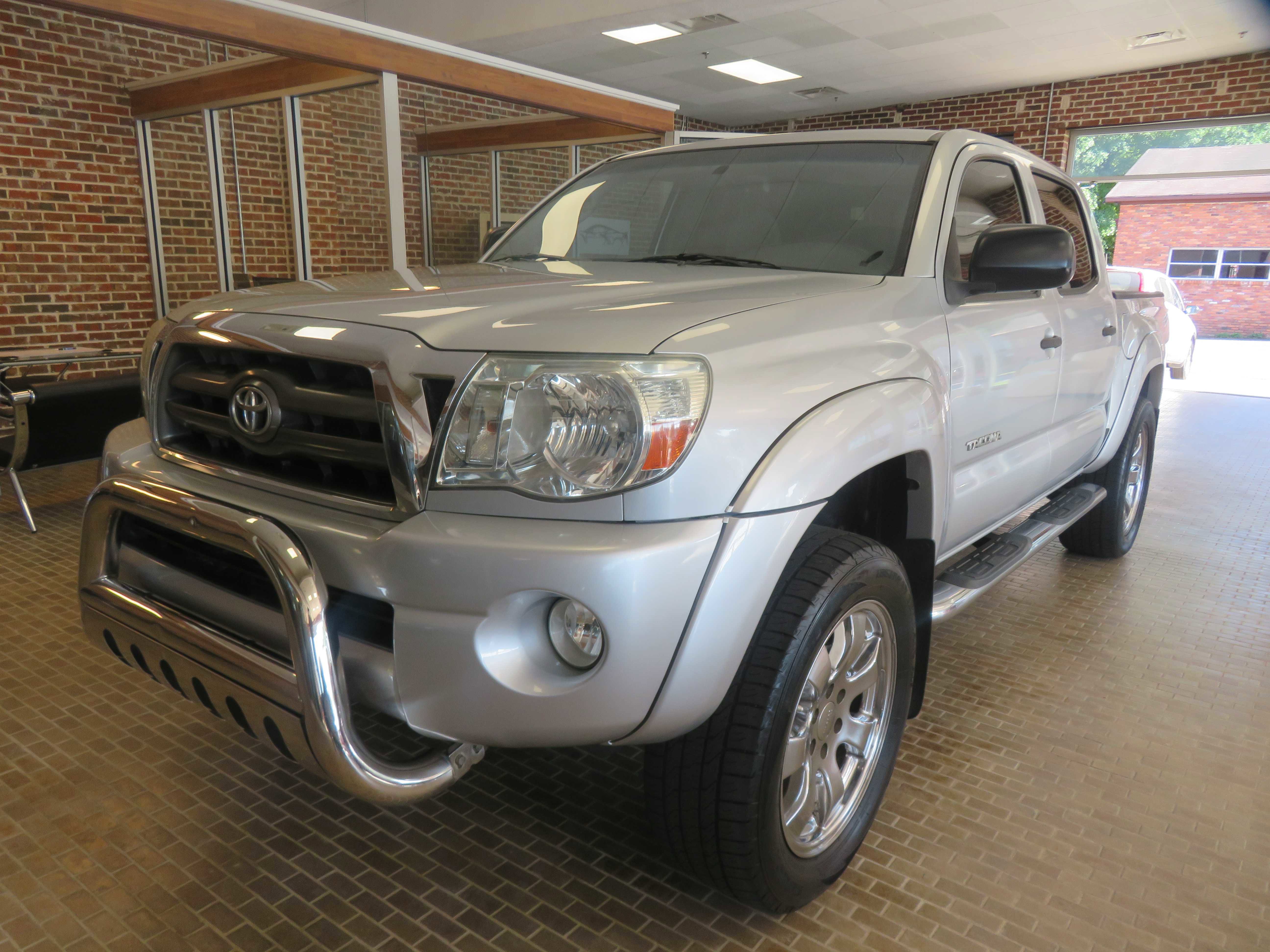 Used 2010 Toyota Tacoma PreRunner RWD image 2