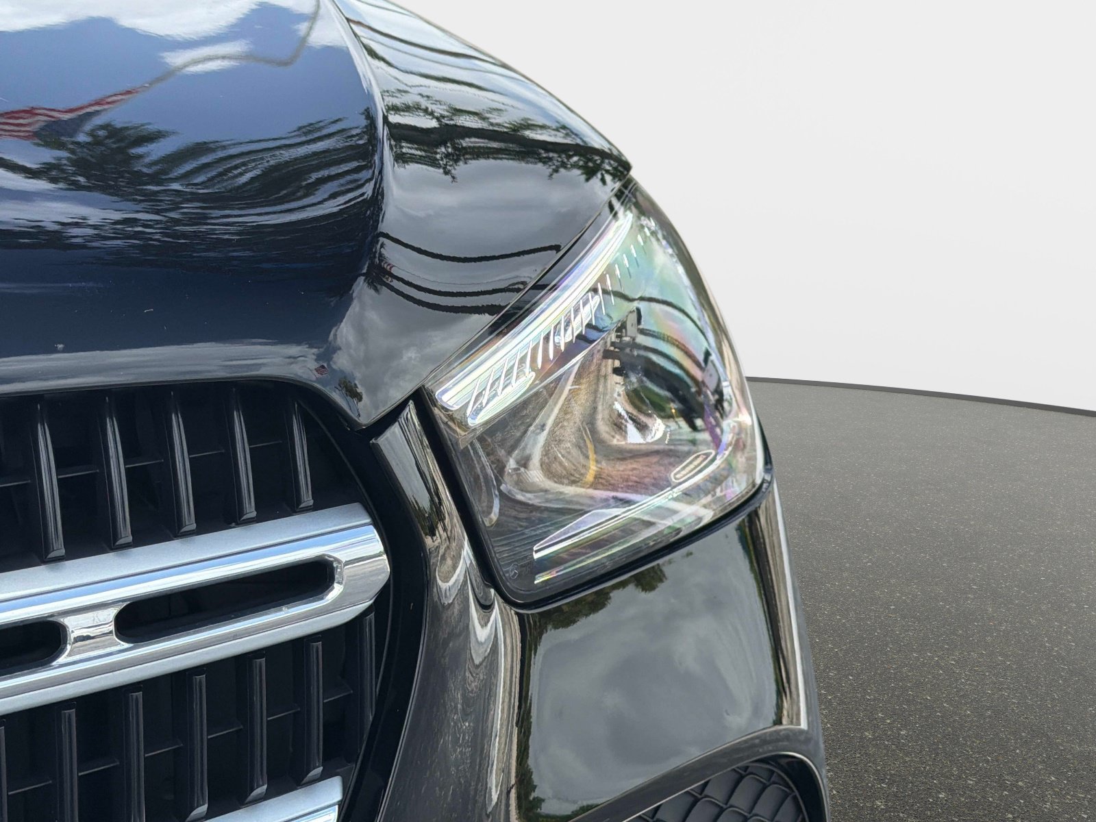 Used 2024 Mercedes-Benz GLE 350 4MATIC w/ Winter Package image 10