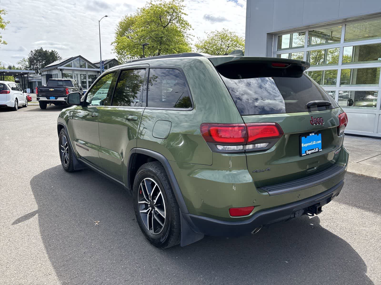 Used 2021 Jeep Grand Cherokee Trailhawk w/ Trailhawk Luxury Group AWD/4WD image 3