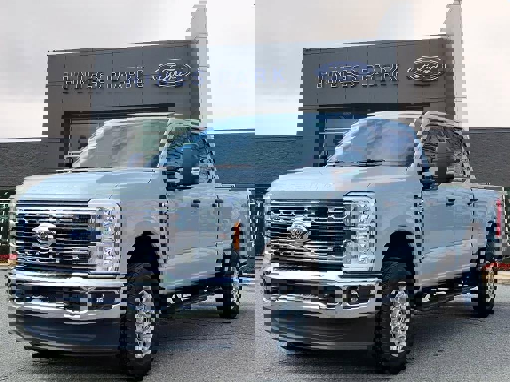 Certified 2025 Ford F250 XLT image 3