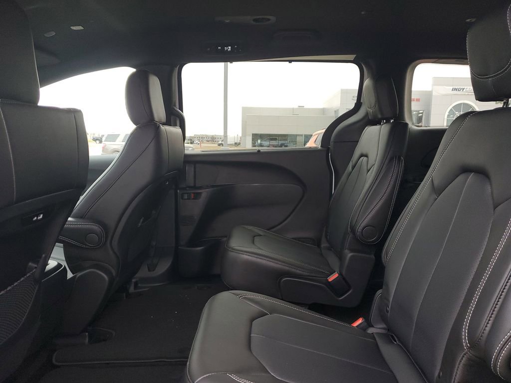 New 2026 Chrysler Pacifica Select image 11