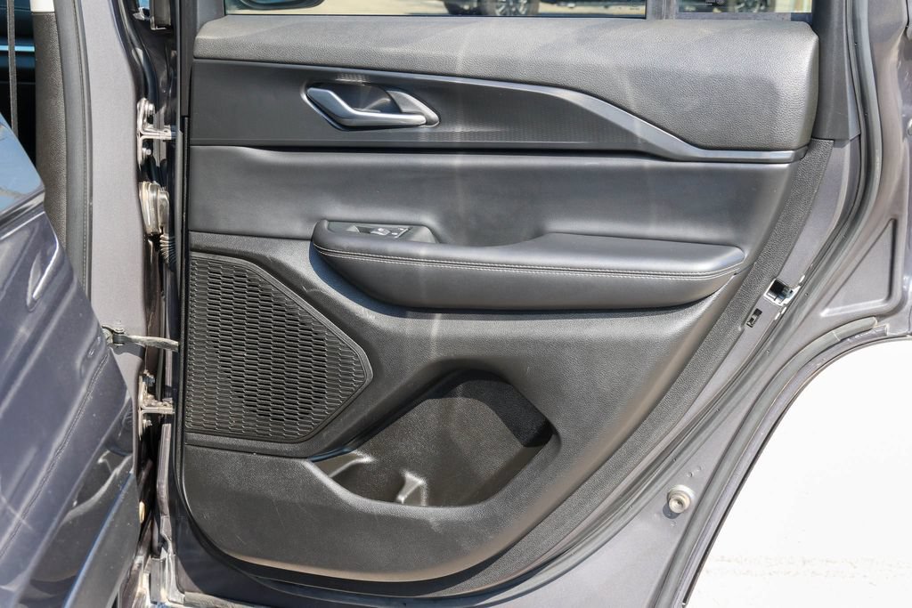 Used 2024 Jeep Grand Cherokee Laredo AWD/4WD image 10