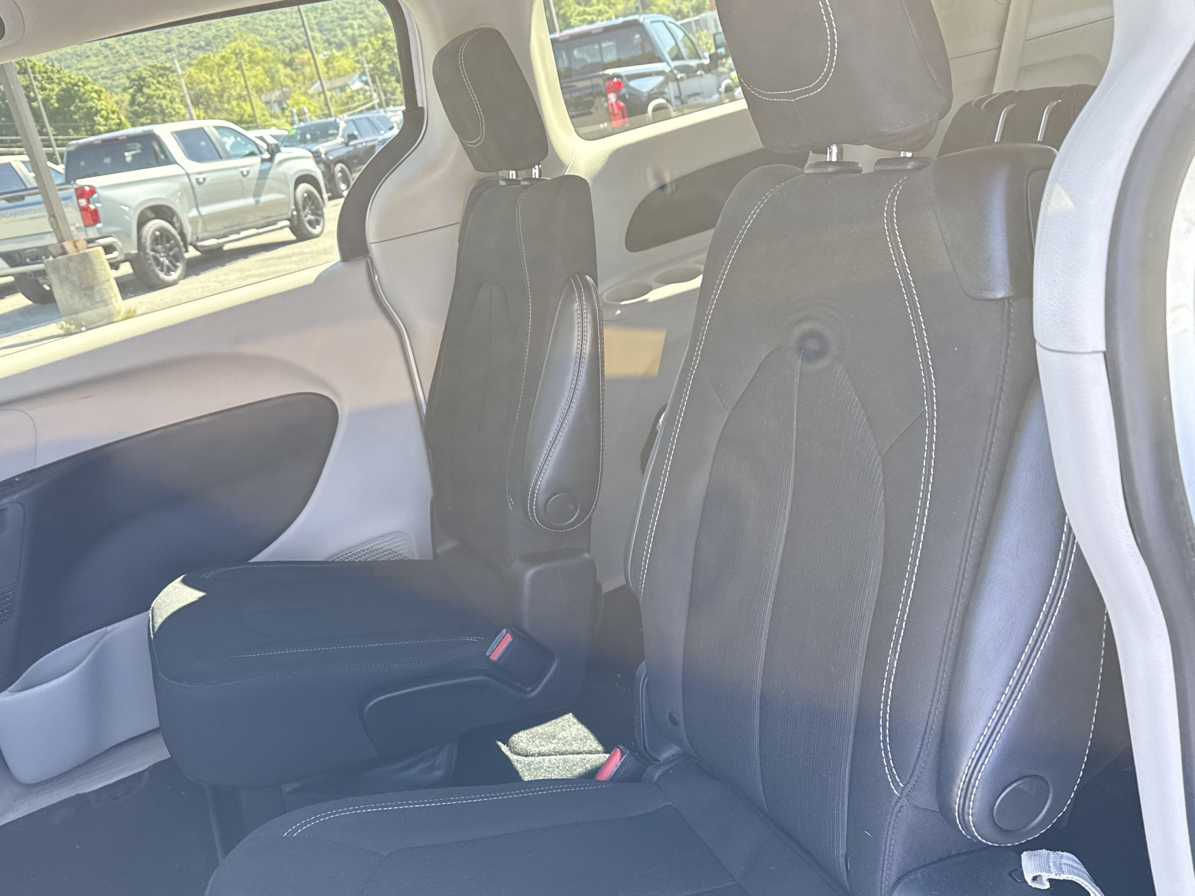 Used 2023 Chrysler Voyager LX FWD image 13