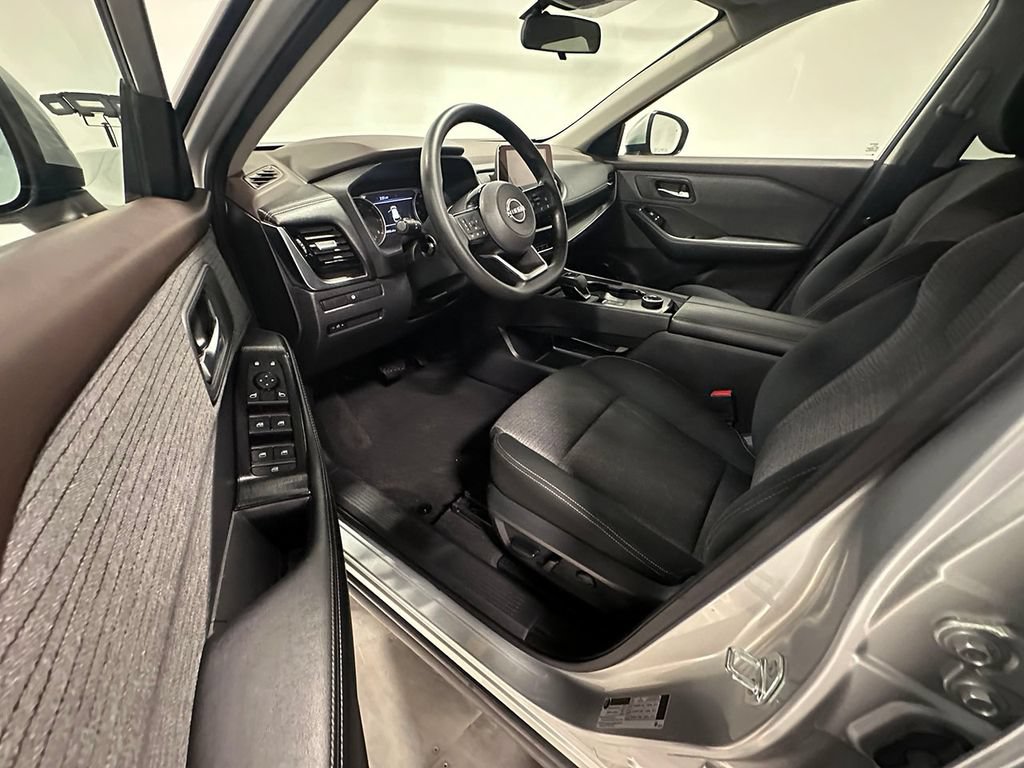 Used 2022 Nissan Rogue SV AWD/4WD image 19