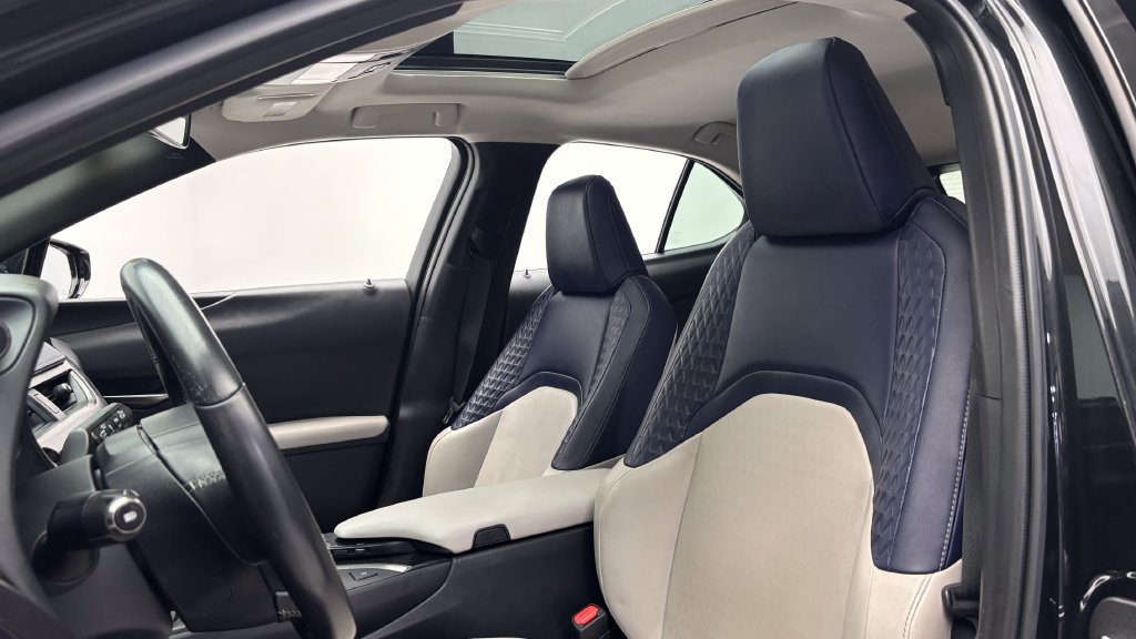 Used 2019 Lexus UX 200 w/ Accessory Package FWD image 10