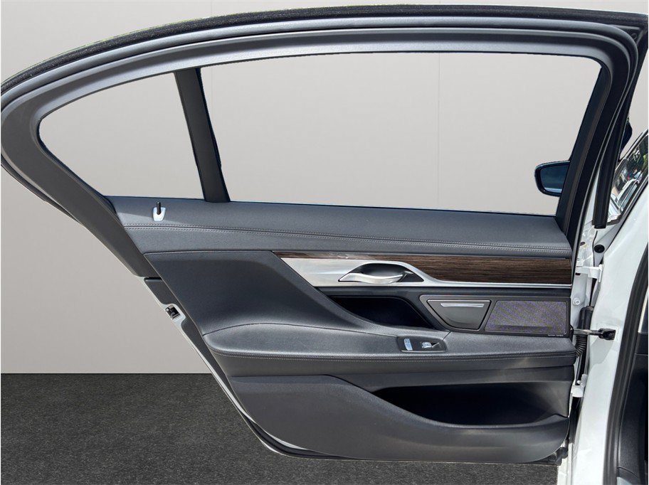 Used 2021 BMW 740i RWD image 43