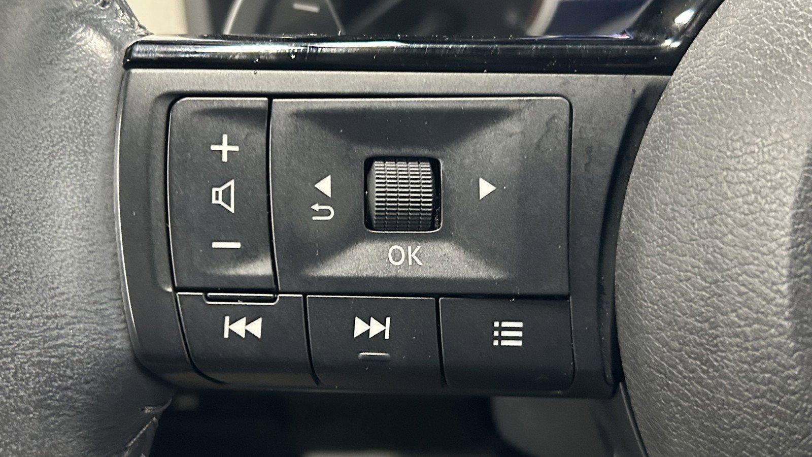 Used 2023 Nissan Rogue SL image 23