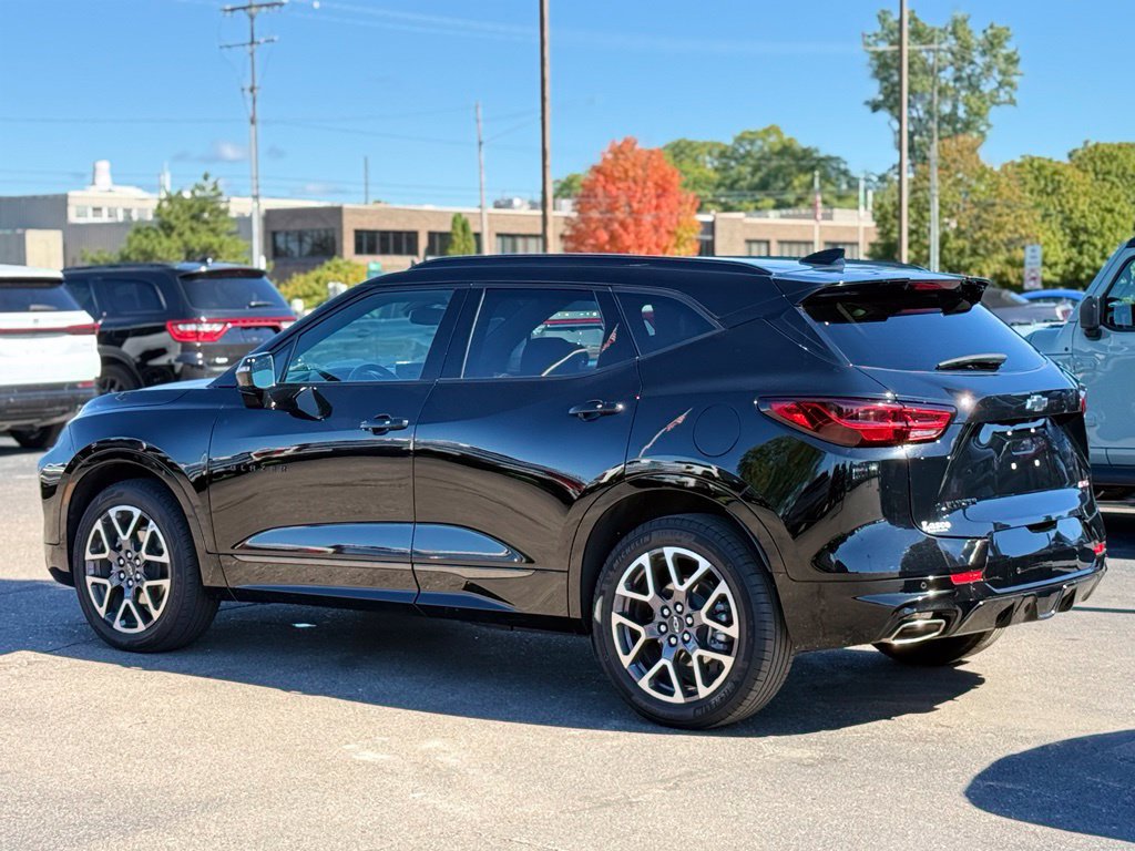 Used 2025 Chevrolet Blazer RS FWD image 34
