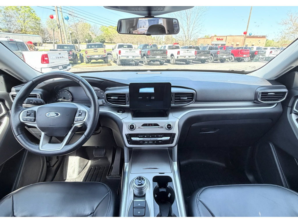 Used 2021 Ford Explorer XLT w/ Equipment Group 202A image 11