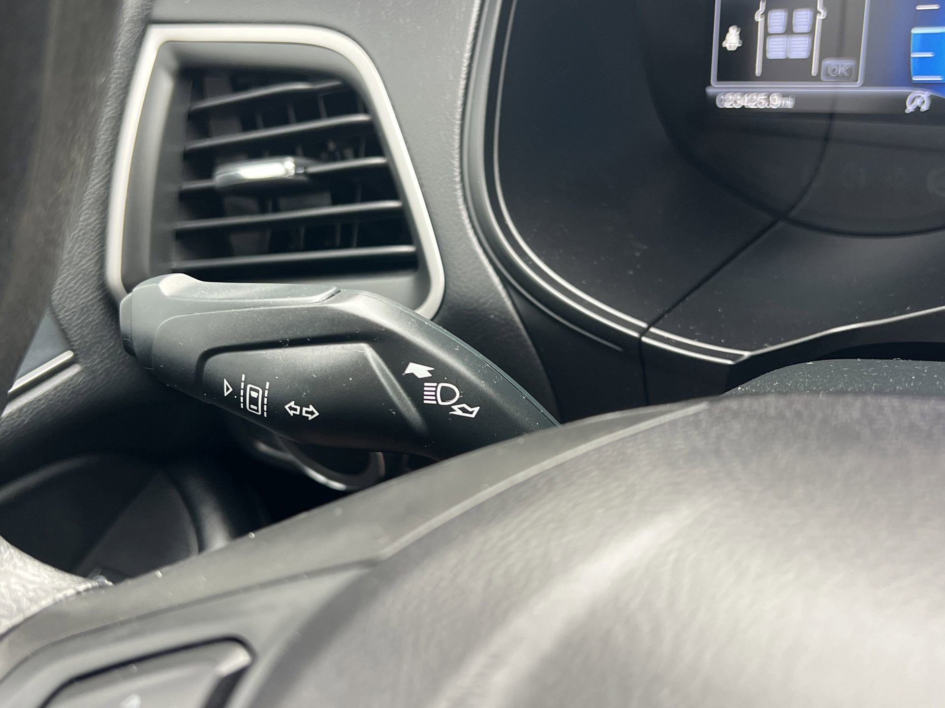 Certified 2023 Ford Edge SE w/ Black Appearance Package image 13