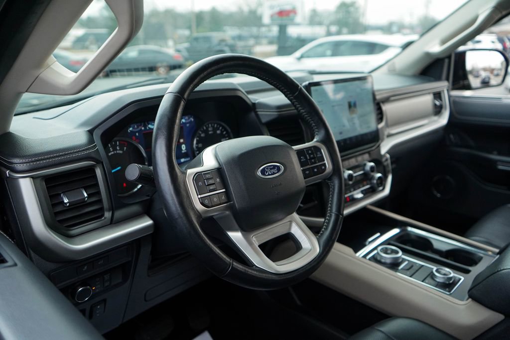 Used 2024 Ford Expedition Max XLT image 6