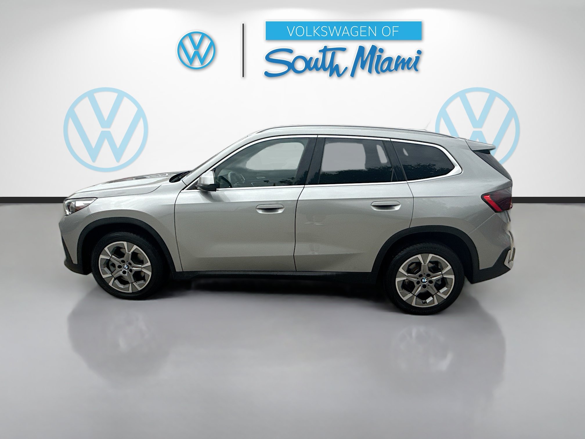 Used 2023 BMW X1 xDrive28i AWD/4WD image 4