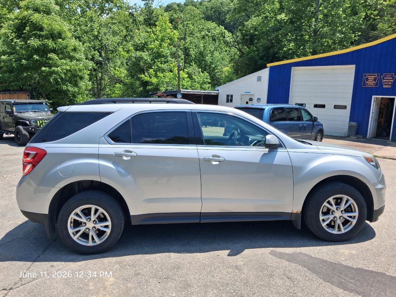 Used 2017 Chevrolet Equinox LT w/ Convenience Package AWD/4WD image 6