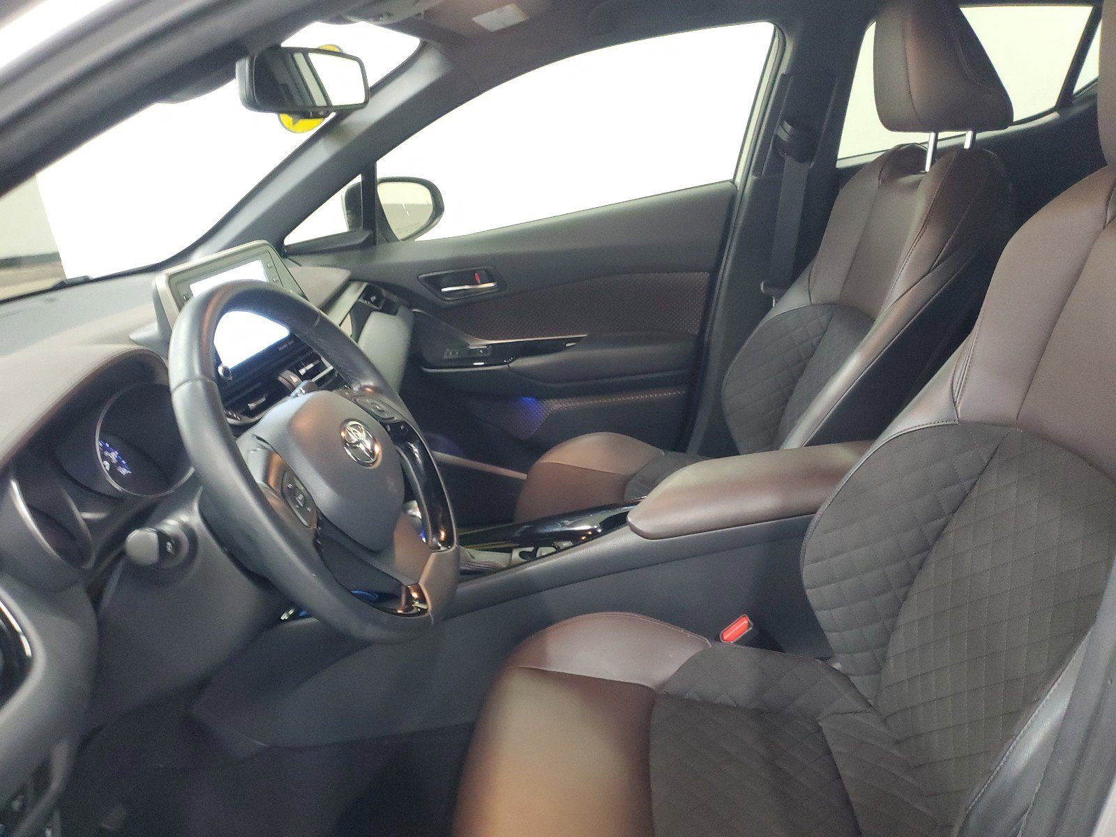 Used 2019 Toyota C-HR Limited FWD image 17