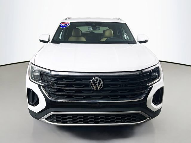 Used 2024 Volkswagen Atlas Cross Sport SE FWD image 3