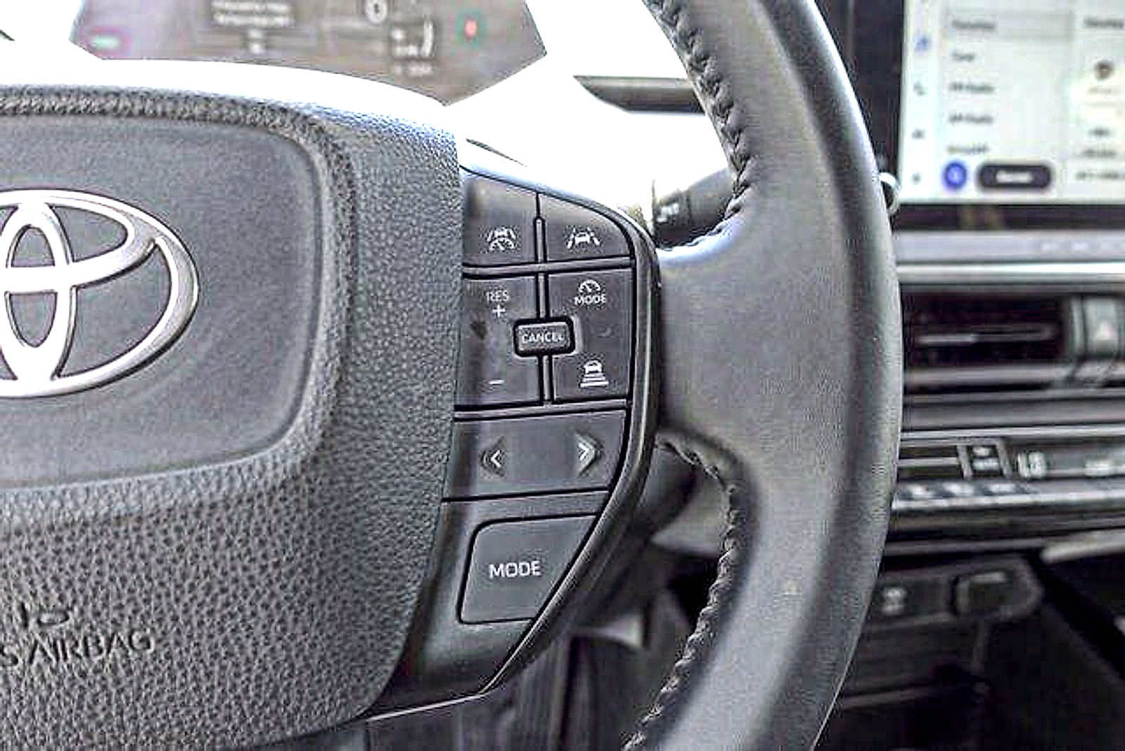 Used 2024 Toyota Prius LE FWD image 16