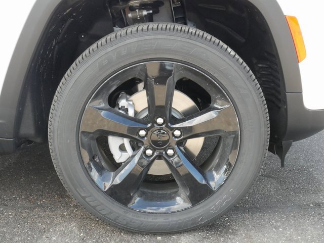 New 2025 Jeep Grand Cherokee Altitude image 14