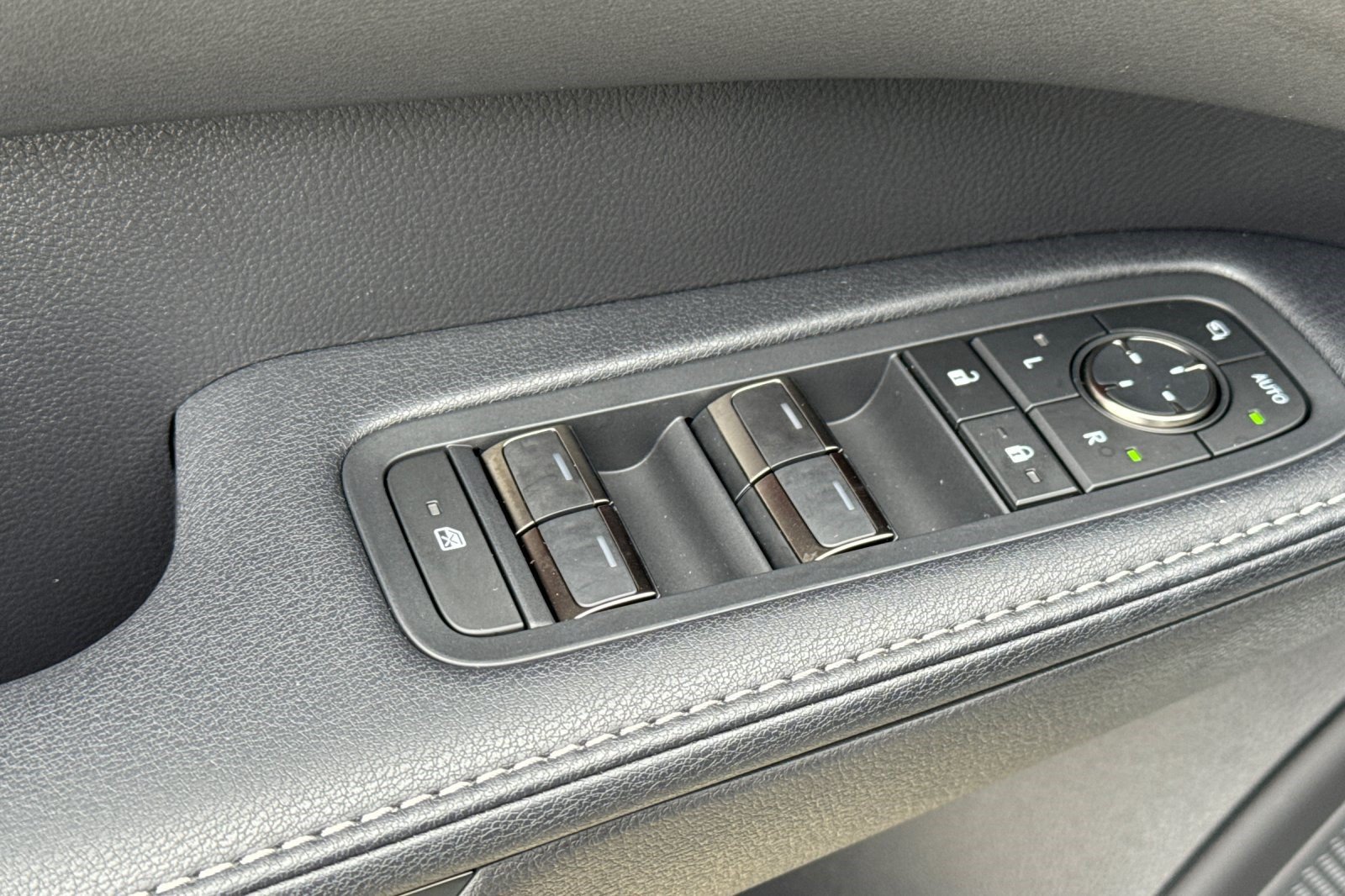 Certified 2024 Lexus RX 450h AWD w/ Convenience Package image 14