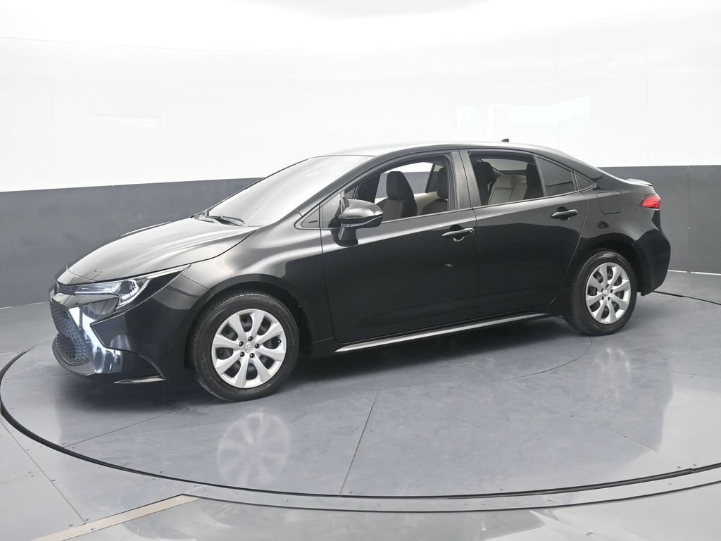 Used 2021 Toyota Corolla LE FWD image 2