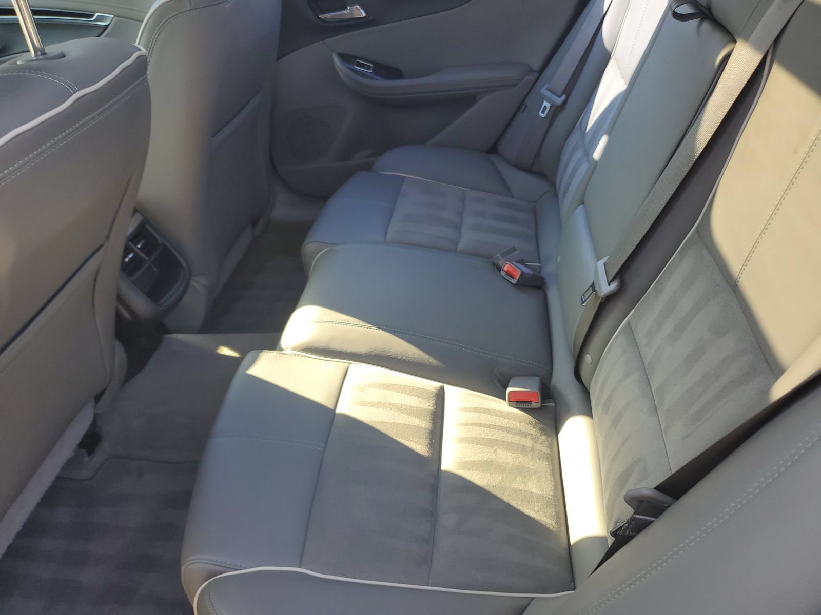 Used 2014 Chevrolet Impala LT w/ Premium Seating Package FWD image 12