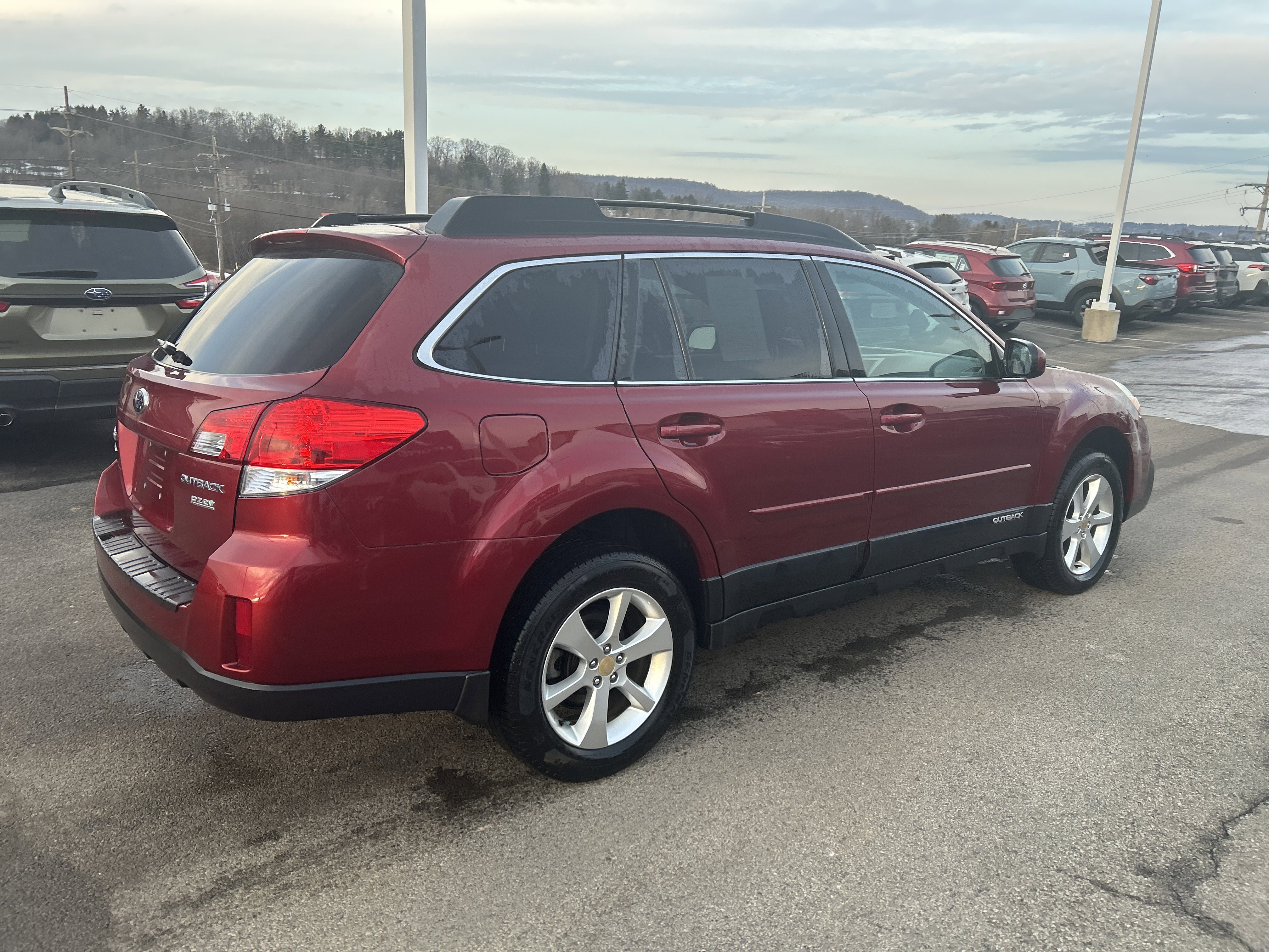 Used 2013 Subaru Outback 2.5i Premium image 11